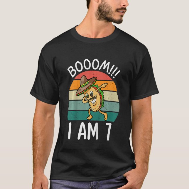 Camiseta Crianças Boom Eu Tenho 7 Dabbing Taco Birthday 7 A (Frente)