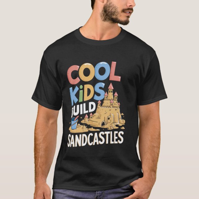 Camiseta Crianças Constroem Castelo de Areia Construindo Es (Frente)