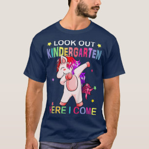 Camiseta Crianças cuidam do jardim de infância aqui.