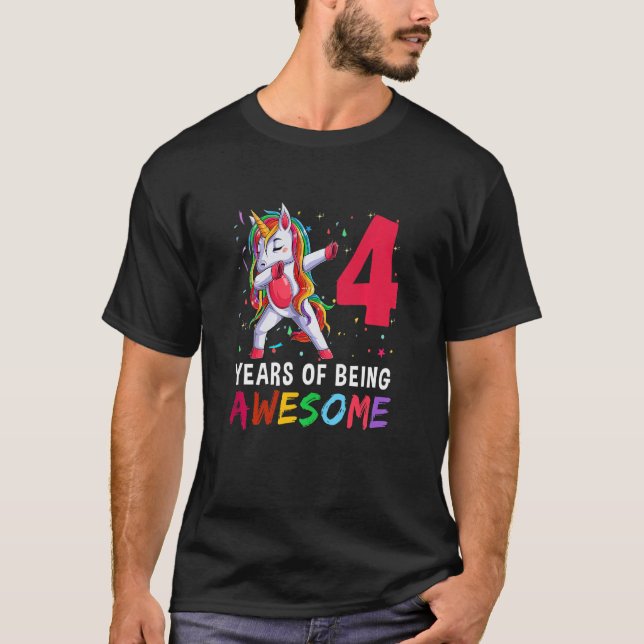 Camiseta Crianças de 4 anos adolescentes bebendo Unicorn 4° (Frente)