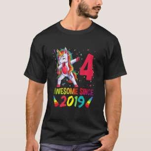 Camiseta Crianças de 4 anos adolescentes bebendo Unicórnio 