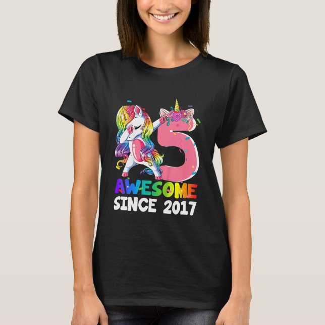 Camiseta Crianças de 5 anos bebendo Unicorn incríveis 2017  (Frente)