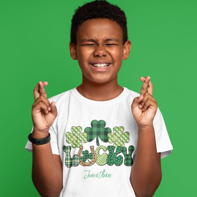 Camiseta Crianças de Dia de São Patrício Sortudo Personaliz (Personalized Lucky St Patricks Day kids T-Shirt)