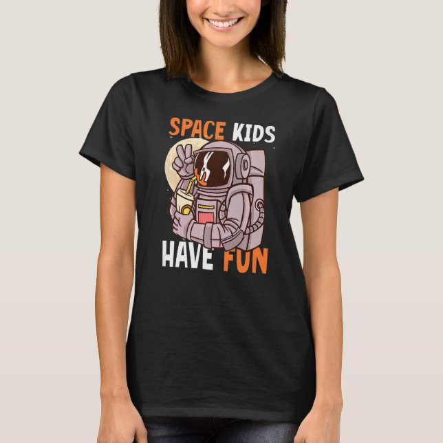 Camiseta Crianças do Espaço se divertem com o Astronauta (Frente)
