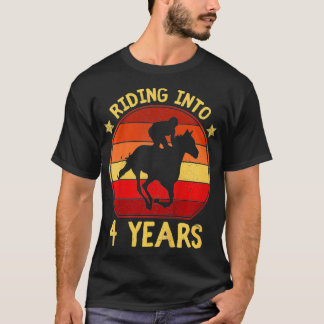 Camiseta Crianças entrando em um presente de cavalo de 4 An