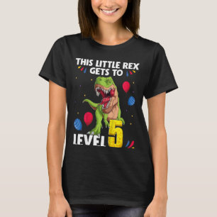 Camiseta Crianças Este Pequeno Rex chega ao Nível 5 anos de