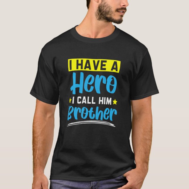 Camiseta Crianças Eu Tenho Um Herói Eu O Chamo Irmão Irmão  (Frente)