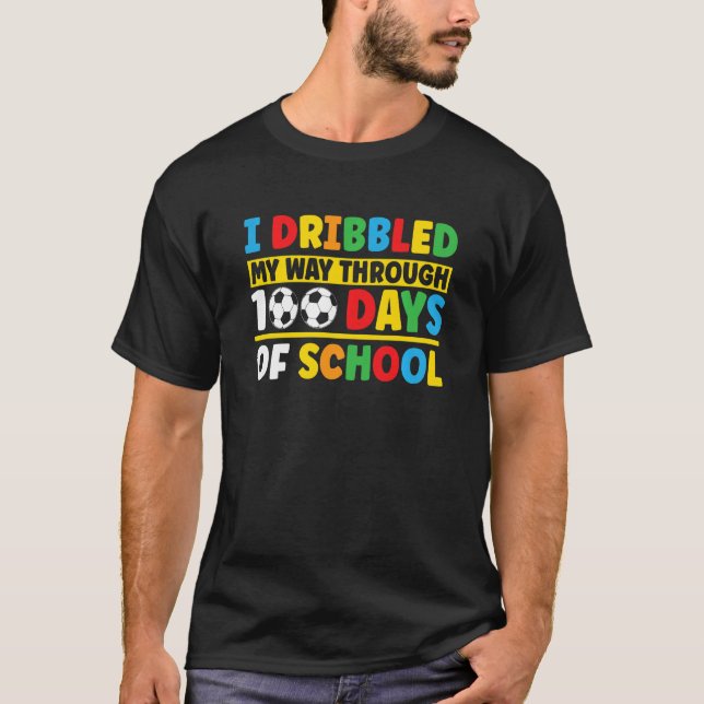 Camiseta Crianças Meninos O Futebol Me Empurrou 100 Dias (Frente)
