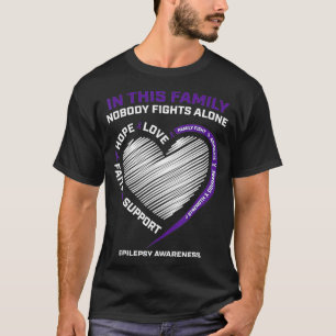 Camiseta Crianças Nesta Família Ninguém Luta Sozinha Pel