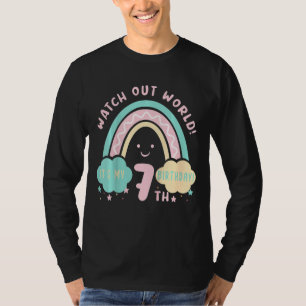 Camiseta Crianças observam o mundo é meu aniversário de 7 7