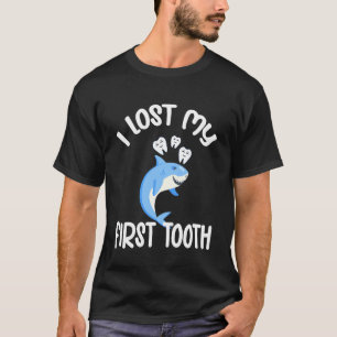 Camiseta Crianças Perdi Meu Primeiro Dente Fada Tubarão Den