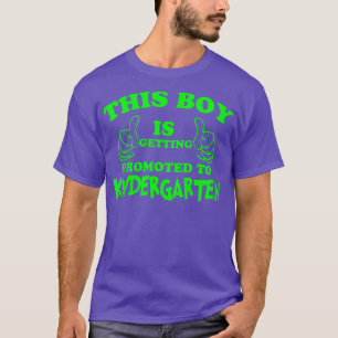 Camiseta Crianças que este garoto está sendo promovido ao j
