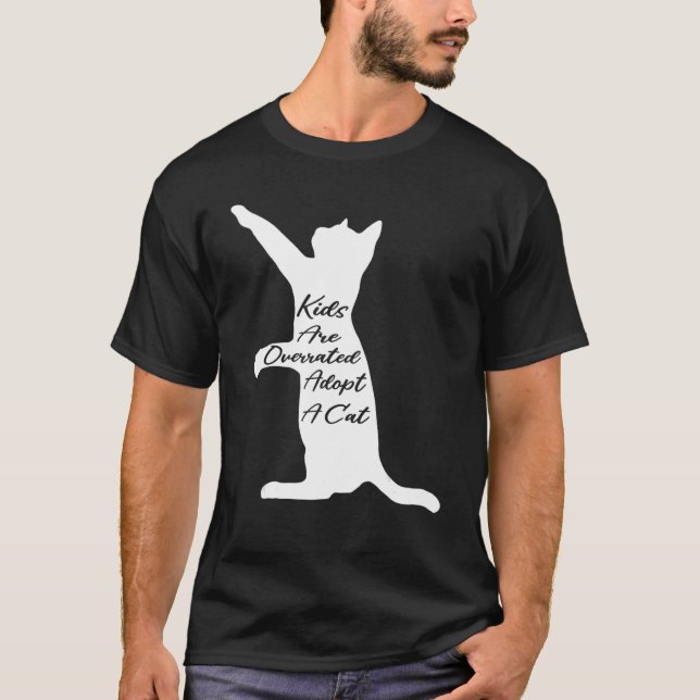 Camiseta Crianças Sobrevalorizadas Adotam Um Gato Para Anim (Frente)