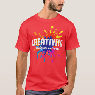 Camiseta Criatividade é inteligência tendo divertimento est