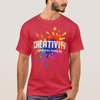 Camiseta Criatividade é inteligência tendo divertimento est