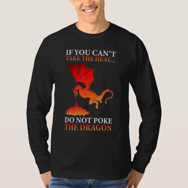 Camiseta Criatura Mitológica Voadora Cuspidora de Chamas Dr (Frente)