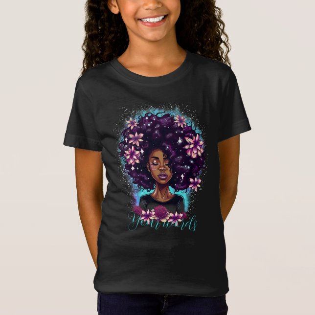 Camiseta Crie Sua Própria Garota Negra Flores Roxas (Frente)
