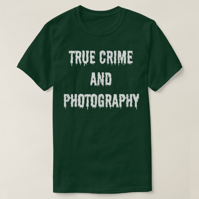 Camiseta Crime Verdadeiro e Fotografia Estranho no outono (Frente do Design)