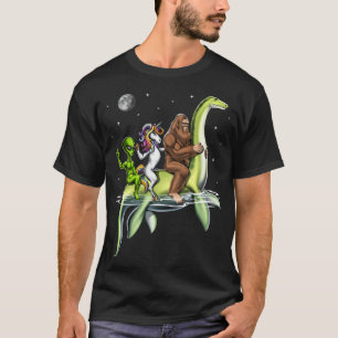 Camiseta Críptidos montando o Monstro do Lago Ness