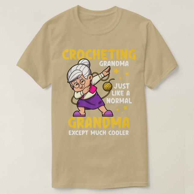 Camiseta Crocheting Grandma Just Like A Normal Grandma Croc (Frente do Design)