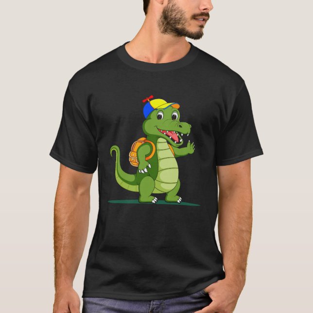 Camiseta Crocodile Goes Hiking Nature Outdoor Sports Campin (Frente)