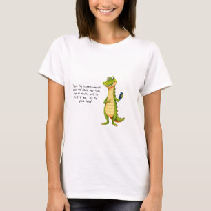 Camiseta Crocodilo usando um celular engraçado