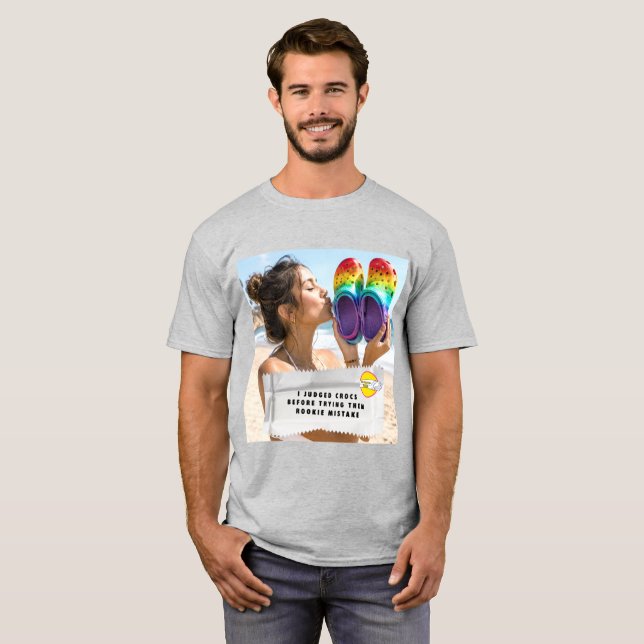 Camiseta Crocs Piadas de Embrulho de Chiclete (Frente Completa)