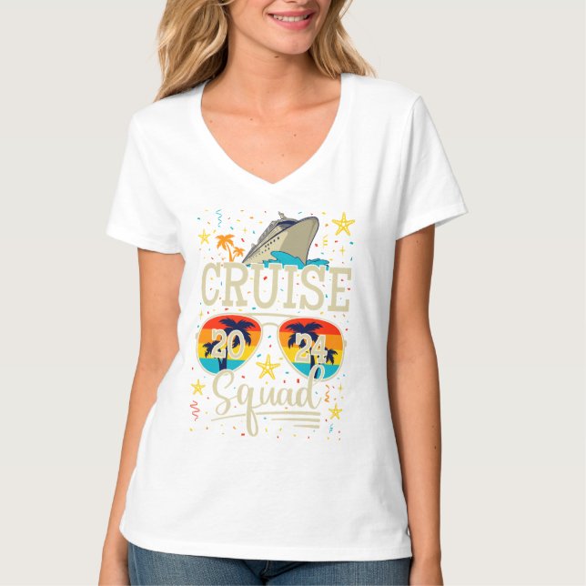 Camiseta Cruise Squad 2024 Cruising Vacation Women V-Neck (Frente)