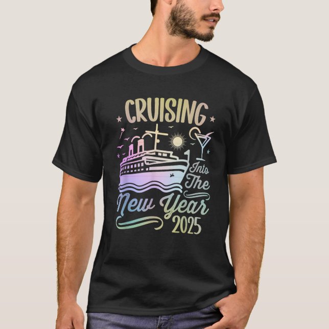 Camiseta Cruising Into 2025 New Years Eve Party Favors Fami (Frente)