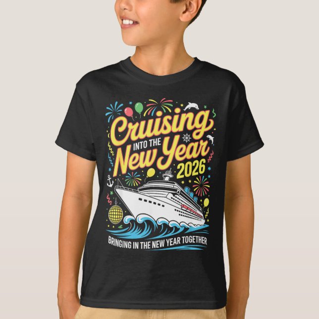 Camiseta Cruising Into 2026 New Years Eve Matching Family C (Frente)