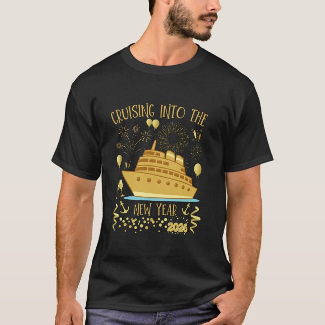 Camiseta Cruising Into 2026 New Years Eve Party Favors Fami (Frente)