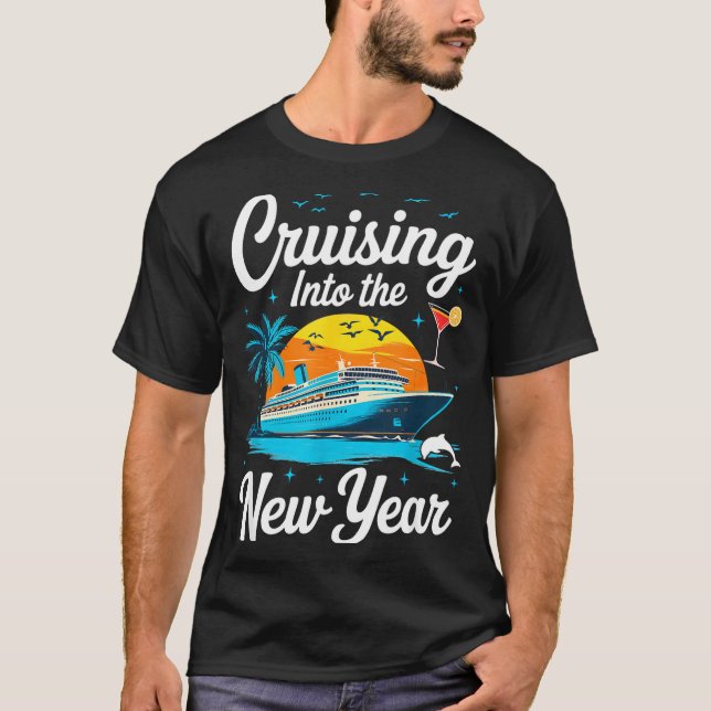 Camiseta Cruising Into 2026 New Years Eve Party Matching Fa (Frente)