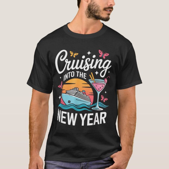 Camiseta Cruising Into 2026 New Years Eve Party Matching Fa (Frente)