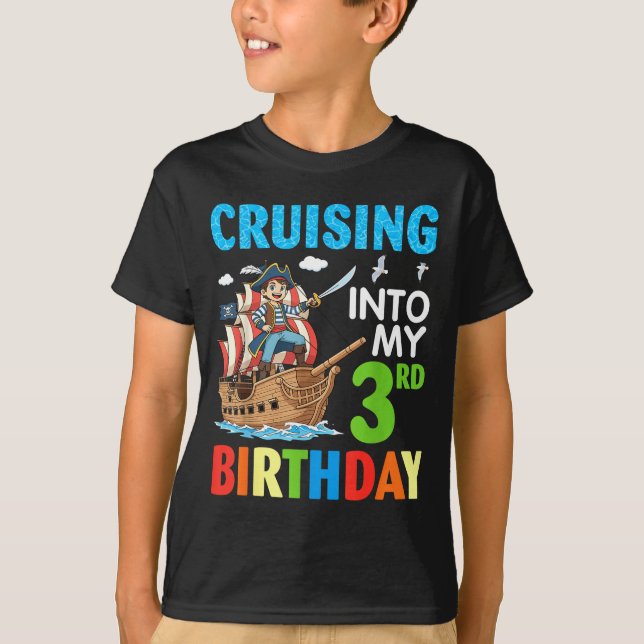 Camiseta Cruising Into My 3rd Birthday Rate Little Boy 3 Ye (Frente)