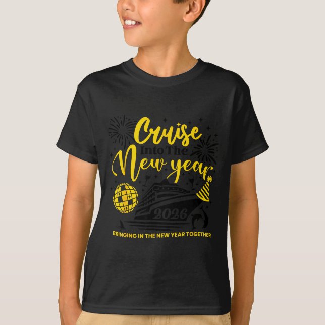 Camiseta Cruising Into The New Year 2026 Happy New Year 202 (Frente)