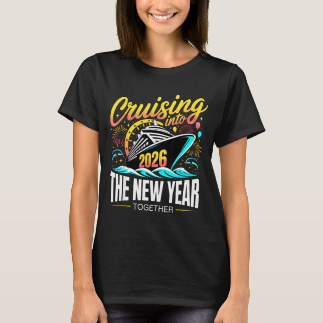Camiseta Cruising Into The New Year 2026 Matching Family Cr (Frente)