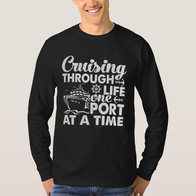 Camiseta Cruising Through Life One Port at a Time (Frente)
