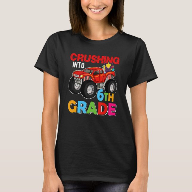 Camiseta Crushing Into 6th Grade Monster Truck Back To Scho (Frente)