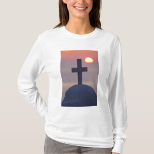 Camiseta Cruz no topo de igreja ao pôr do sol, Mykonos,