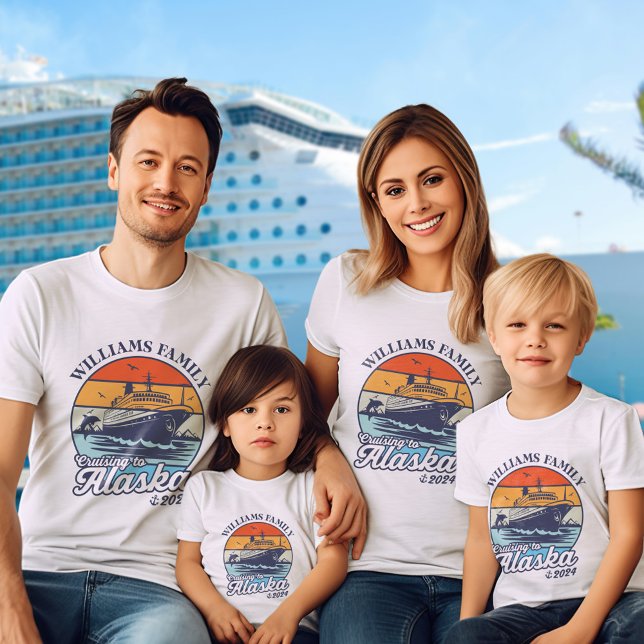 Camiseta Cruzando com o Grupo de Correspondência Personaliz (Cruising to Alaska Custom Family Matching Group T-Shirt)