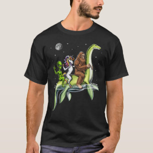 Camiseta Cryptids Andando Loch Ness Monster