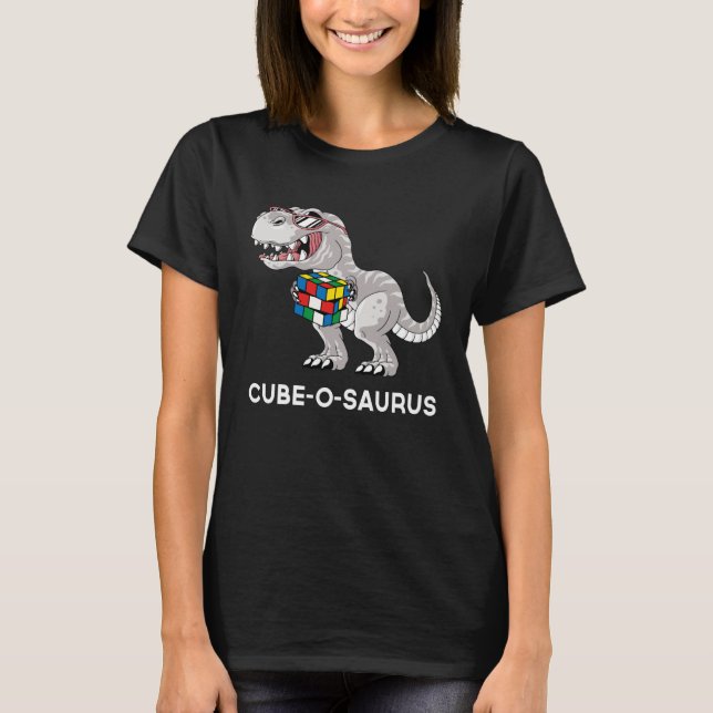 Camiseta Cube o saurus  Competitive Speed Cubing Dinosaur (Frente)