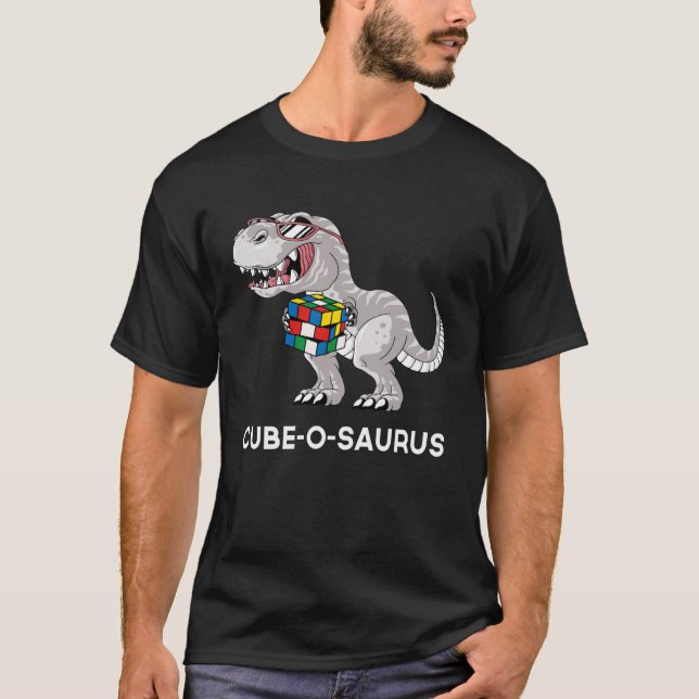 Camiseta Cubo o saurus Velocidade Competitiva Cortando Dino (Frente)
