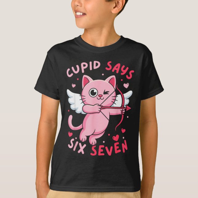 Camiseta Cud Says 67 Six Seven Meme Cute Cat Valentine's Da (Frente)