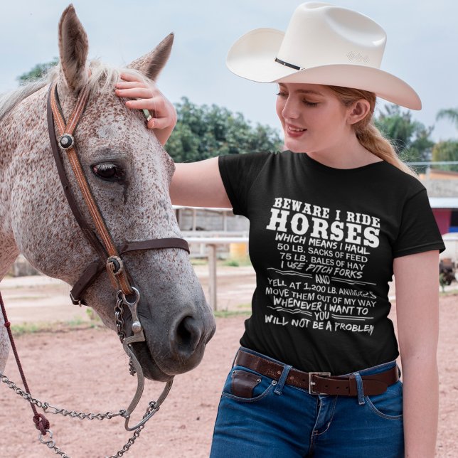 Camiseta Cuidado, Ando Cavalos Engraçados Humor De Barn Equ (Criador carregado)