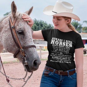 Camiseta Cuidado, Ando Cavalos Engraçados Humor Equestre E