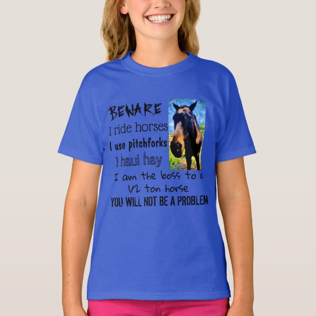 Camiseta CUIDADO - CAVALOS DE CAMINHO - Azul-menina (Frente)