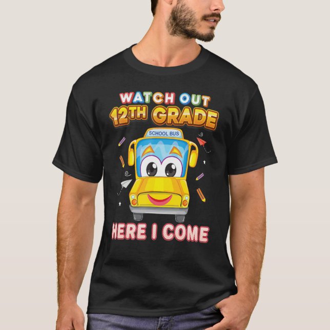 Camiseta Cuidado Com A 12 Aqui Eu Vim A Segunda Escola Bu (Frente)