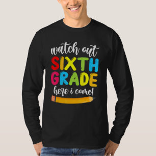 Camiseta Cuidado Com A 6 Grau Aqui Eu Venho Meninas Bonitas