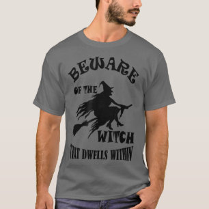 Camiseta Cuidado Com A Bruxa Dentro De Mulheres Design Únic